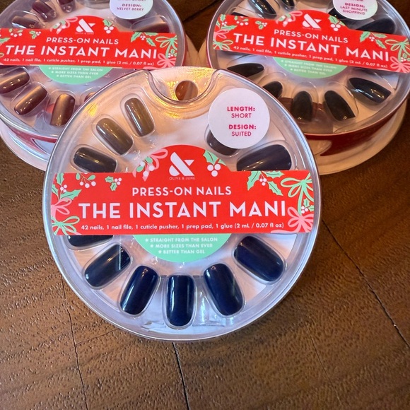 The Instant Mani Press-On Nails Set - Picture 3 of 4